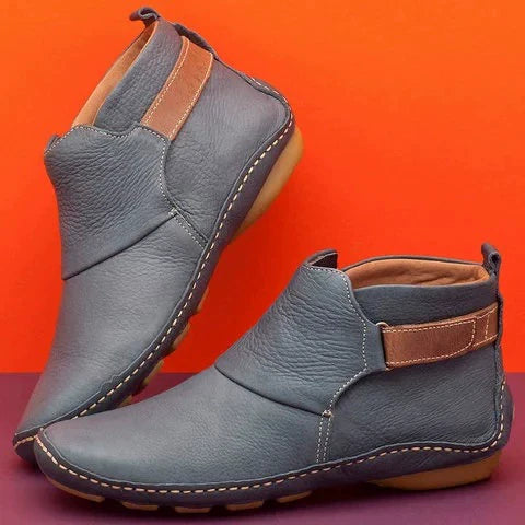 Dam Boots – Figurnära Passform – Mjuk Läderlook – Elastisk Slip-on – Flexibel Sula