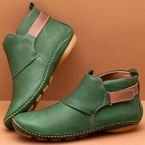 Dam Boots – Figurnära Passform – Mjuk Läderlook – Elastisk Slip-on – Flexibel Sula