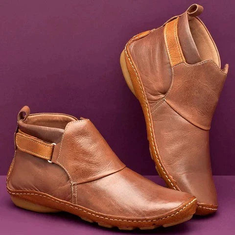 Dam Boots – Figurnära Passform – Mjuk Läderlook – Elastisk Slip-on – Flexibel Sula