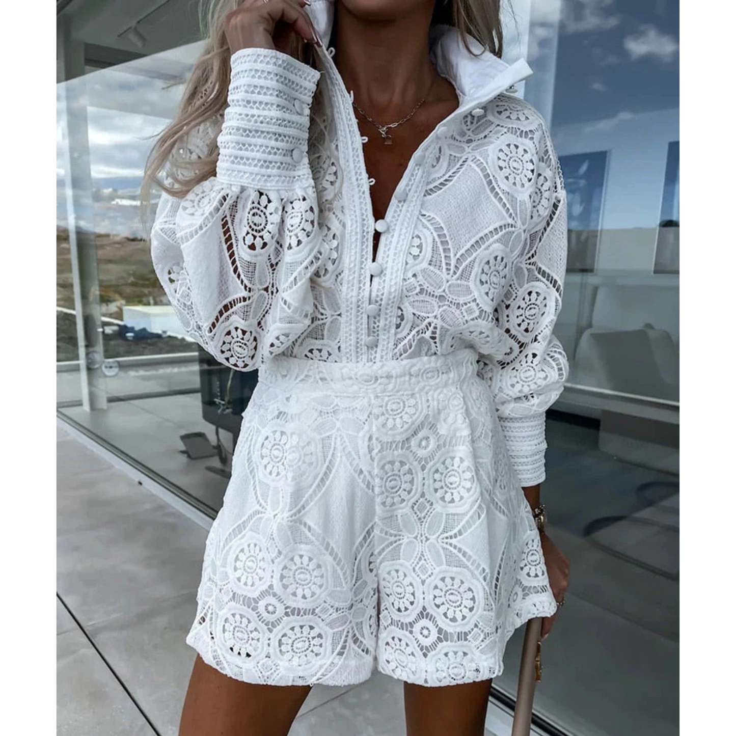 Dam playsuit - Elegant spets - Puffärm - Knäppning framtill - Figursydd midja