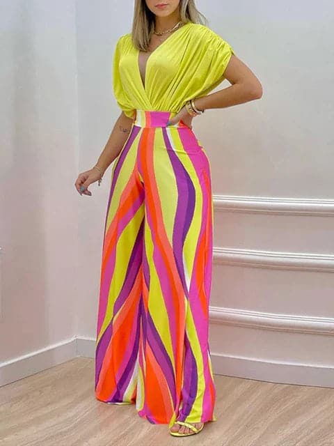 Dambyxa Jumpsuit - Djup V-ringning - Korta Ärmar - Vid Benpassform - Elegant Blommig Design