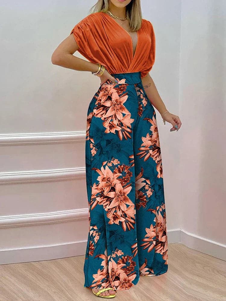 Dambyxa Jumpsuit - Djup V-ringning - Korta Ärmar - Vid Benpassform - Elegant Blommig Design