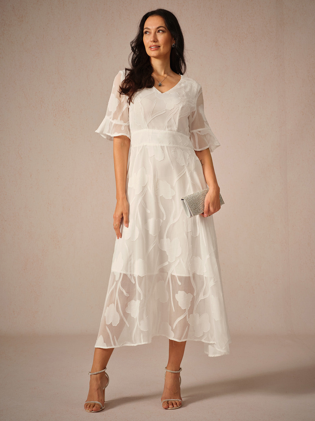 Damklänning maxi – spetsblommig – V-ringning – holkärm – elegant passform