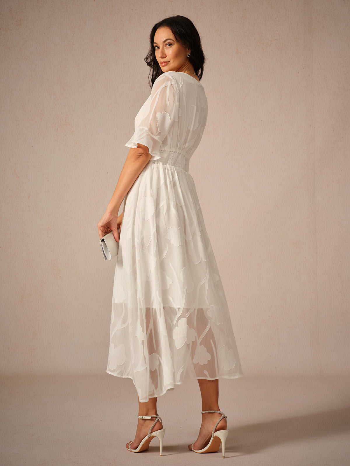Damklänning maxi – spetsblommig – V-ringning – holkärm – elegant passform