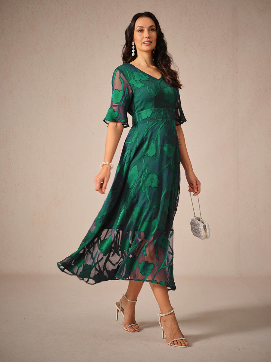 Damklänning maxi – spetsblommig – V-ringning – holkärm – elegant passform