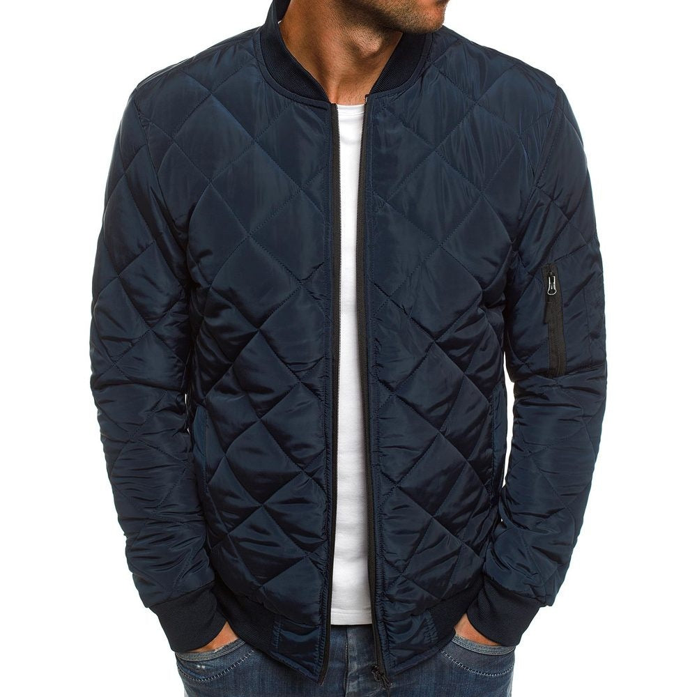 Herrjacka quiltad – Regular fit – Diamantmönster – Ribbstickad kant – Ärmficka med dragkedja