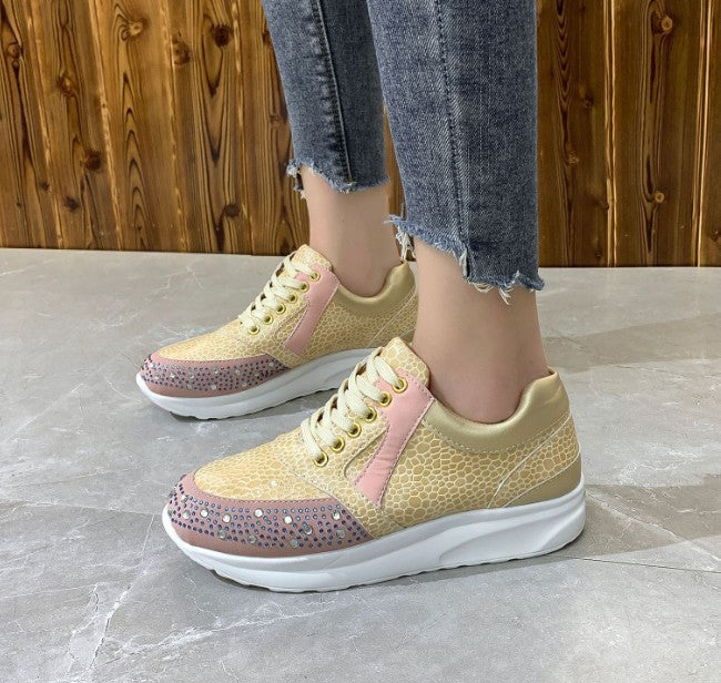 Dam sneakers – Texturerad syntet – Strassdetaljer – Låg modell – Snörning