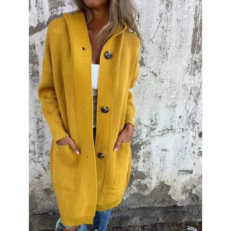 Lår-lång stickad cardigan med huva och stora knappar för kvinnor