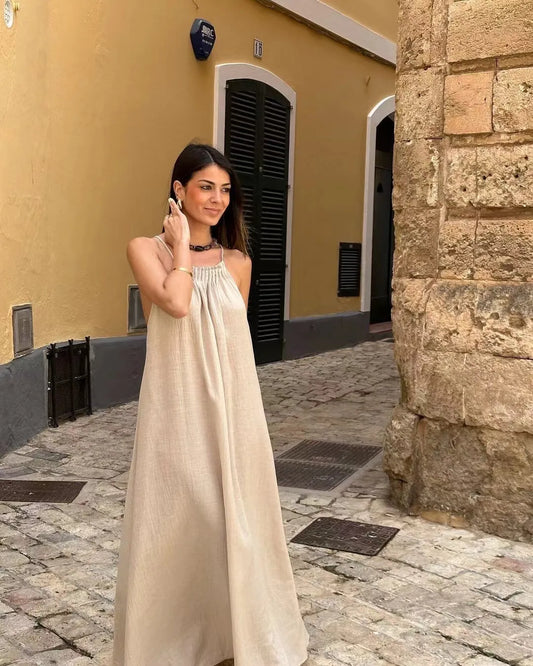 Elegant halterneckklänning för kvinnor - Pärlband - Böljande silhuett