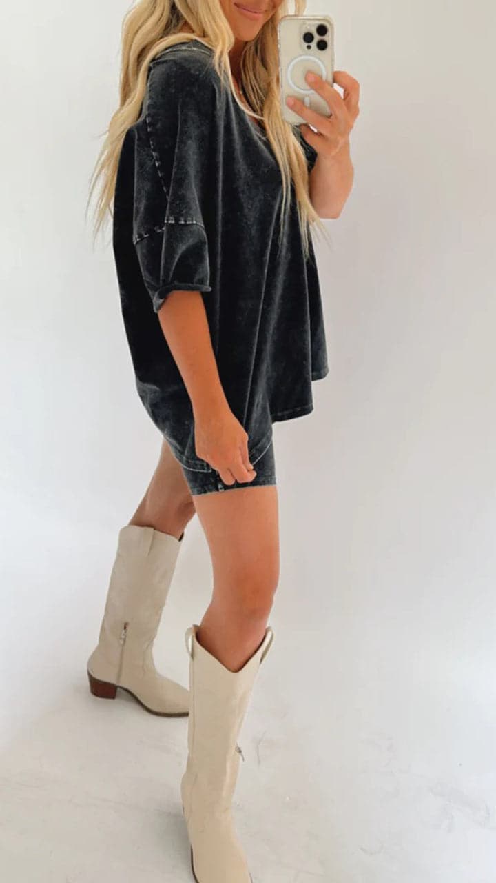 Dam T-shirt Oversized – V-ringning – Kortärmad – Cykelshorts Set – Bekväm Passform