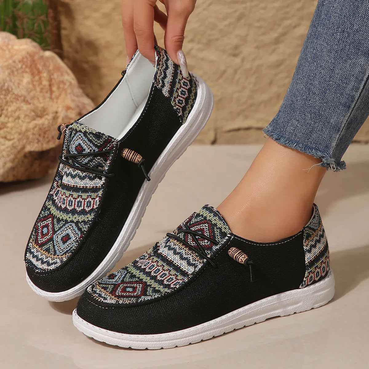 Platta, runda låga, bekväma bohemiska sneakers för kvinnor