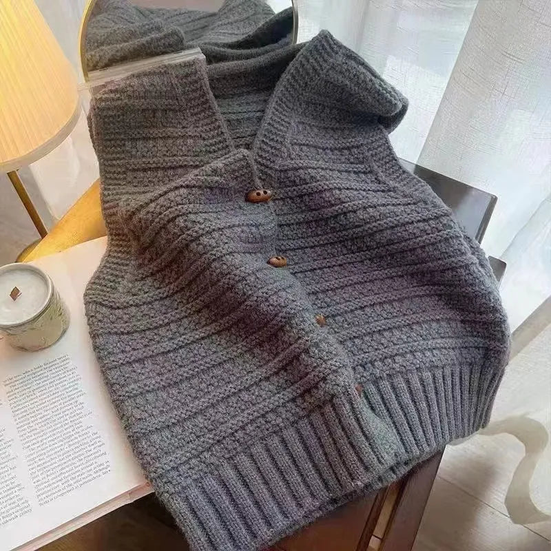 Stickad väst för kvinnor - Knappar framtill - Avslappnad lager-på-lager-modell - Ärmlös design