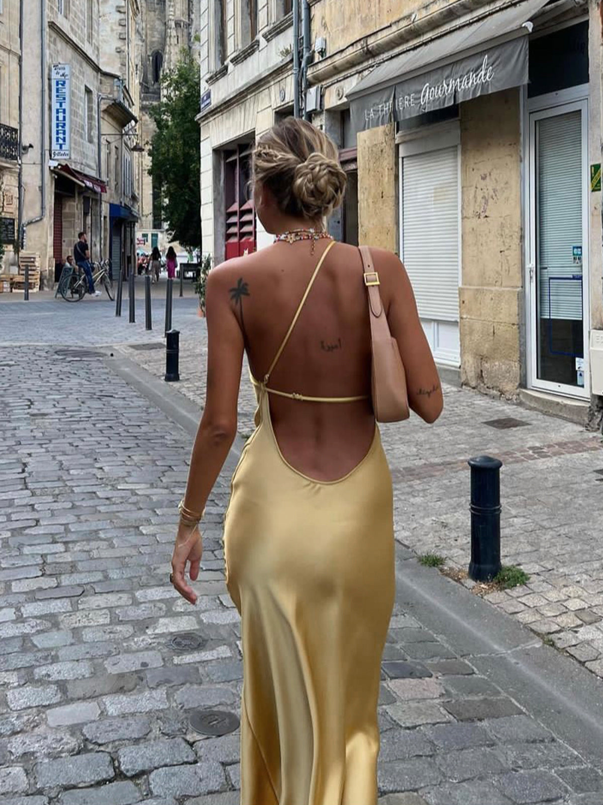 Maxiklänning för Dam – Satinliknande med Slits – Enaxlad Elegant Festklänning