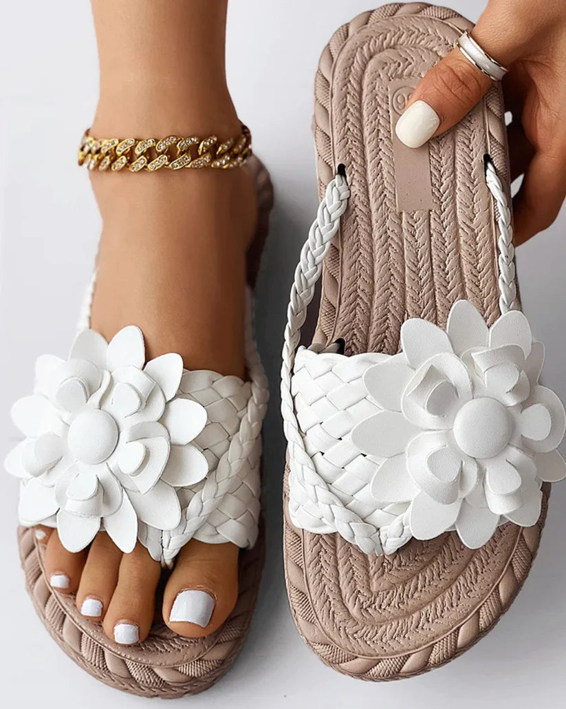 Damsandaler – Blommig Dekor – Flätade Remmar – Platt Sula – Elegant och Bekväm