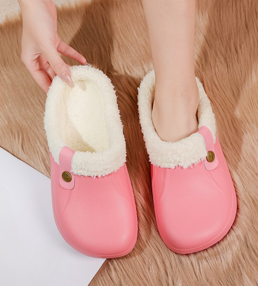 Damtofflor – Bred passform – Fleecefodrade – Vattenavvisande – Halksäker sula