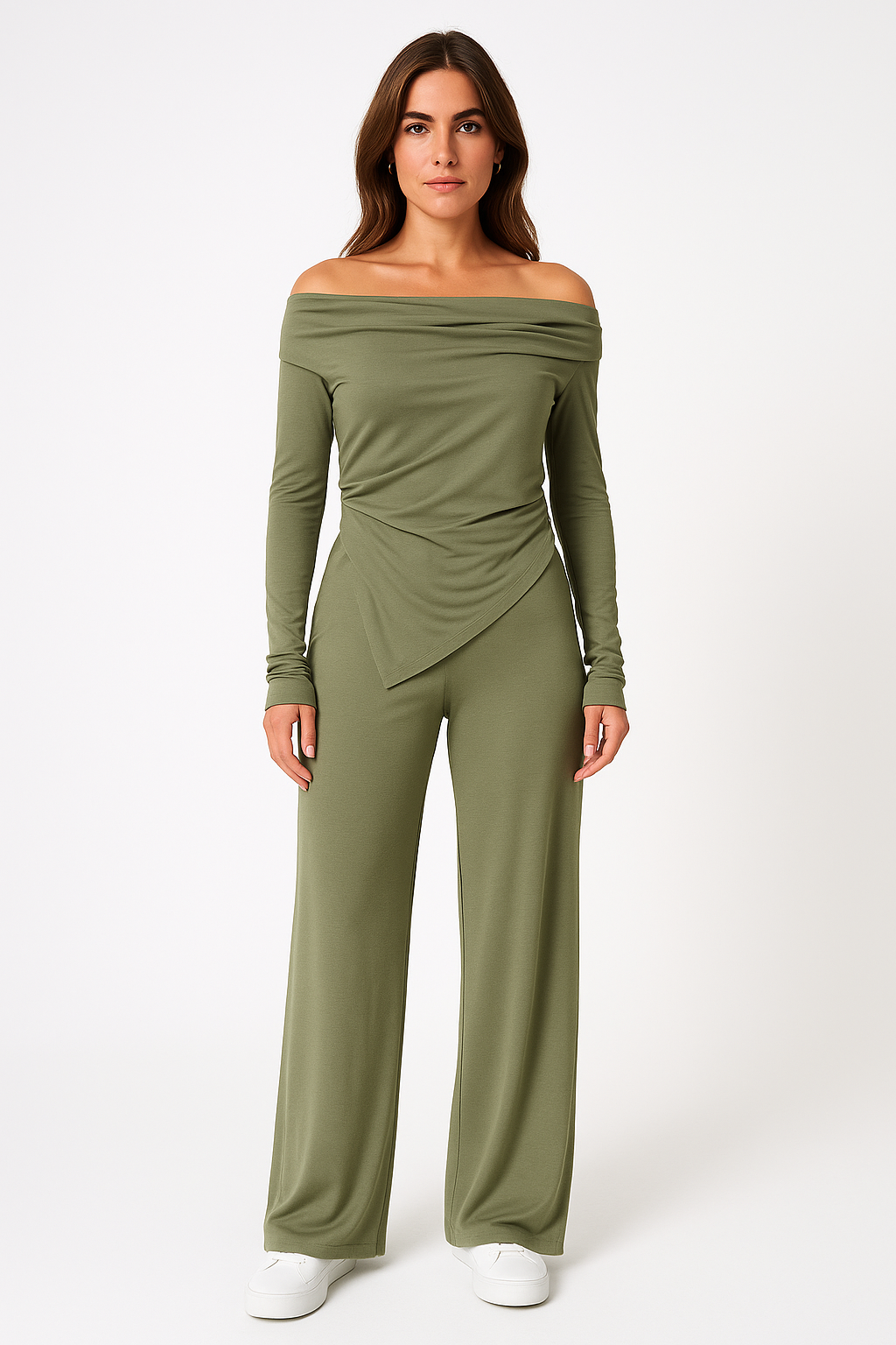 Damset i stickat tyg – Off-shoulder topp med asymmetrisk fåll – Vida byxor