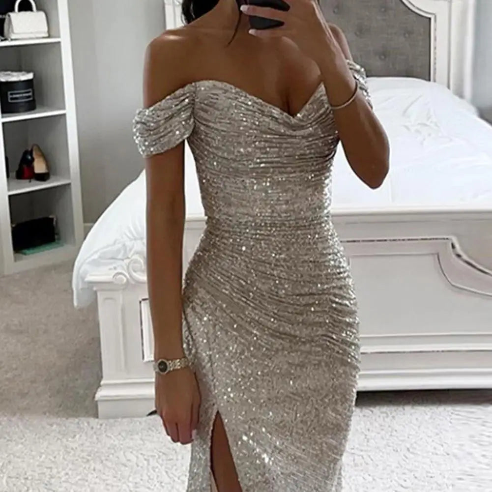 Kvinnors aftonklänning - Paljettdekorerad - Off-shoulder - Figurnära med hög slits