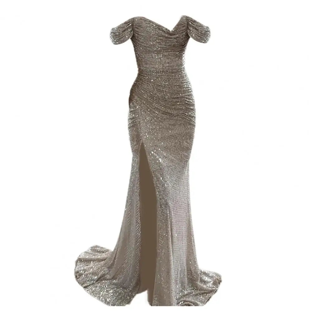 Kvinnors aftonklänning - Paljettdekorerad - Off-shoulder - Figurnära med hög slits