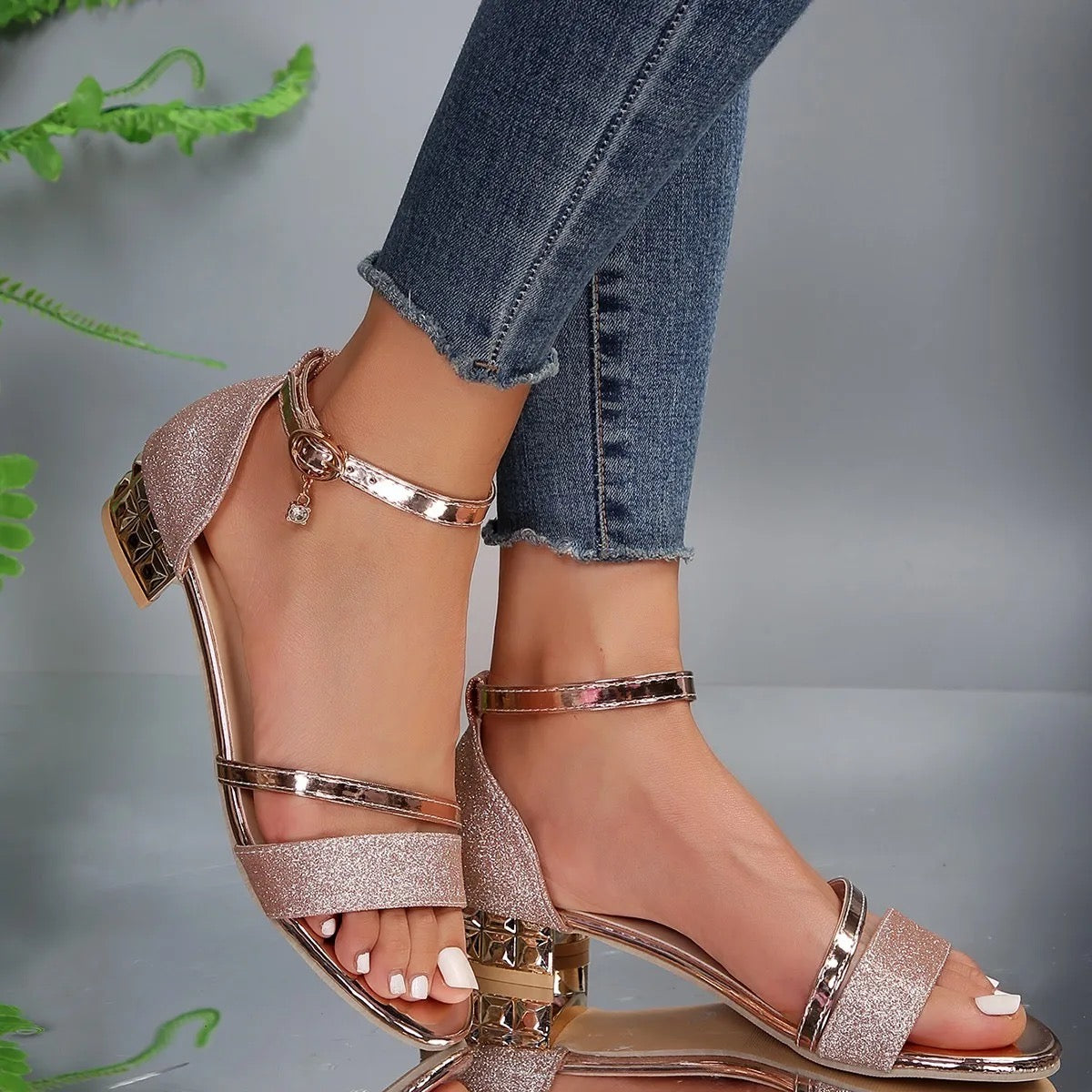 Dam Sandaler – Öppen Tå – Blockklack – Anklerem – Elegant Design – Bekväm Passform