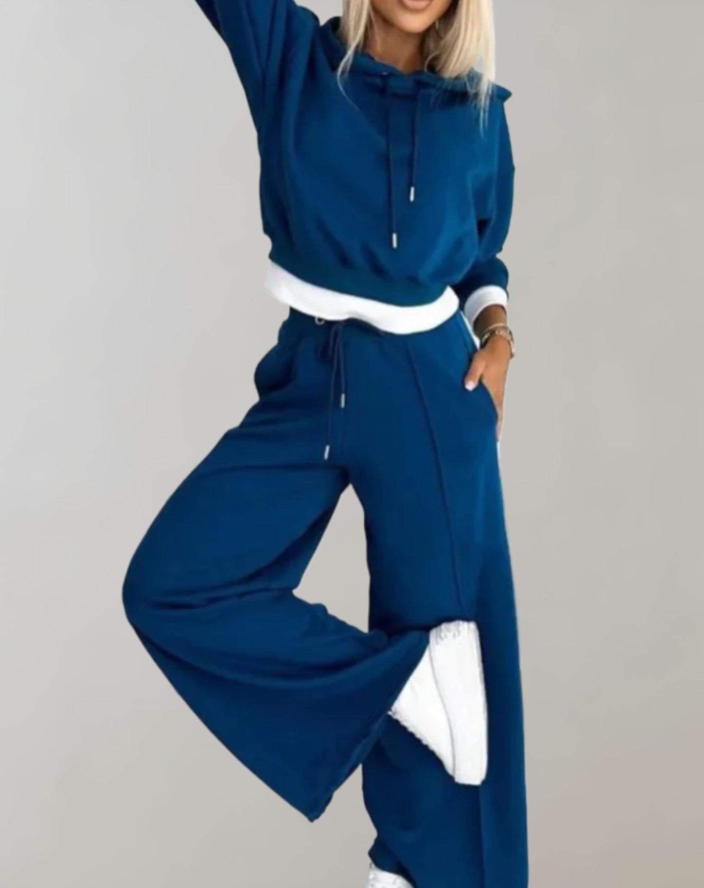 Dam Loungewear Set – Croppad Hoodie – Vida Byxor – Elastisk Midja – Bekväm Passform