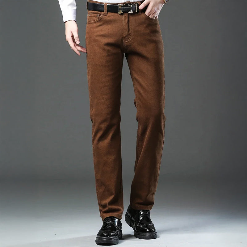 Herrbyxa – Tapered Passform – Bomullsblandning – Femficksdesign – Hellång