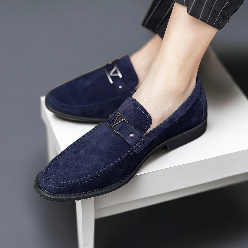 Herrloafers – Slip-on – Mocka – Smal passform – Metallaccent – Klassisk Design