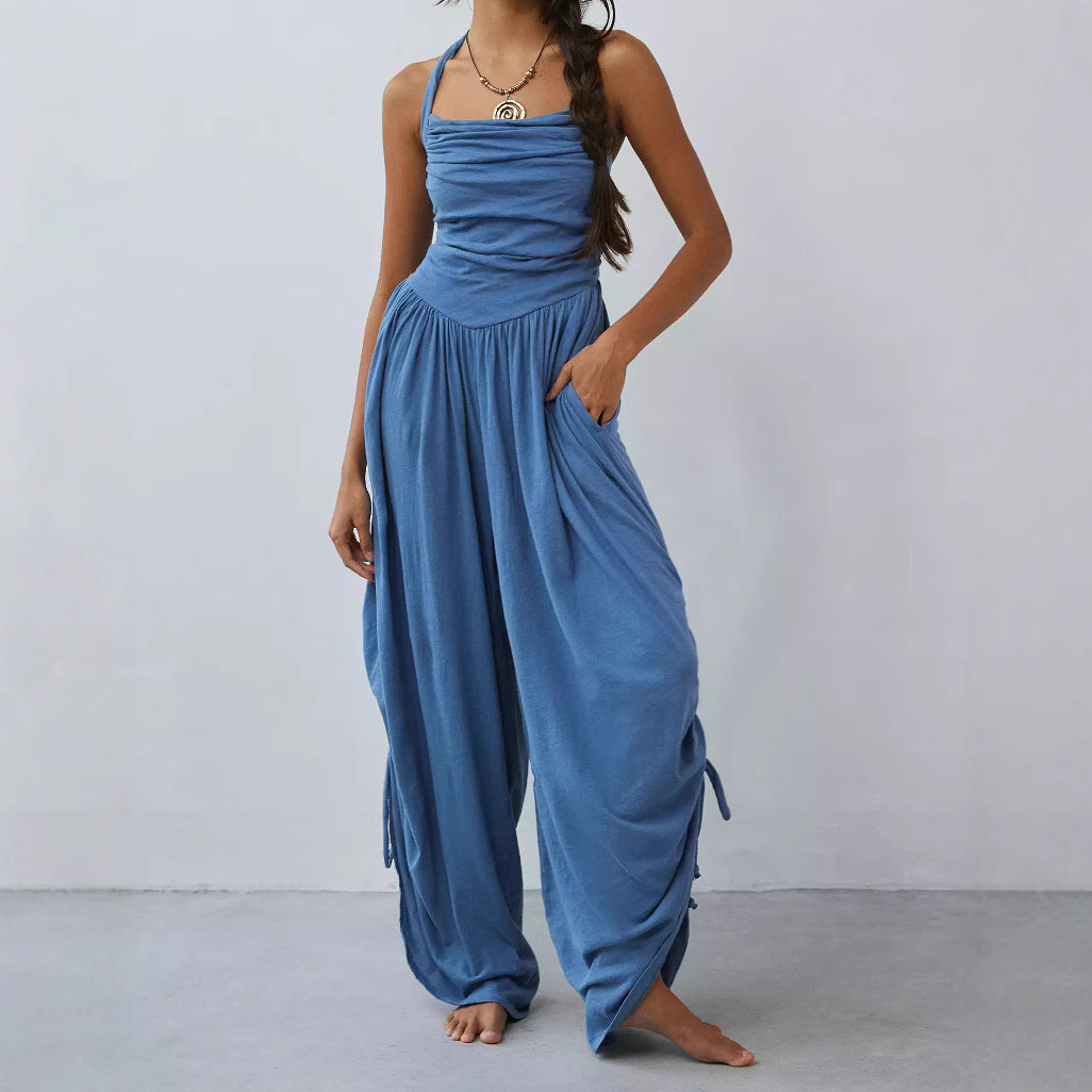 Dam jumpsuit – halterneck – draperade vida ben – rynkad överdel – justerbara sidor