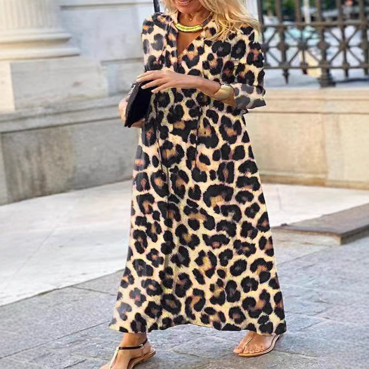 Långärmad maxiklänning med leopardmönster för kvinnor
