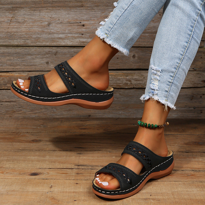 Dam Sandaler med Kilklack – Slip-In Modell – Retro Utskurna Remmar – Bekväm Passform