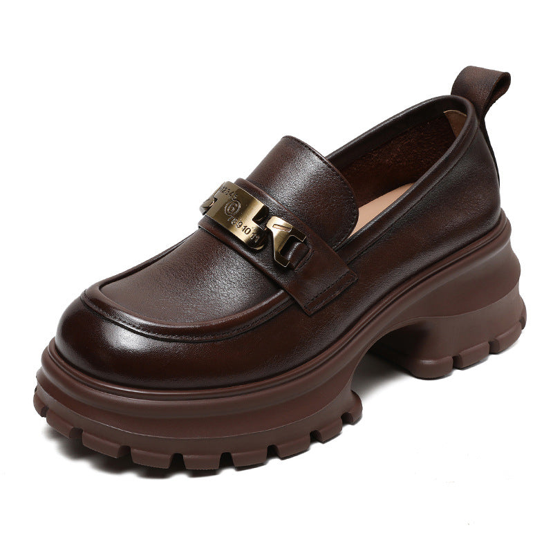 Damloafers – Chunkig Platåsula – Glansig Läderlook – Metallisk Detalj – Slip-on