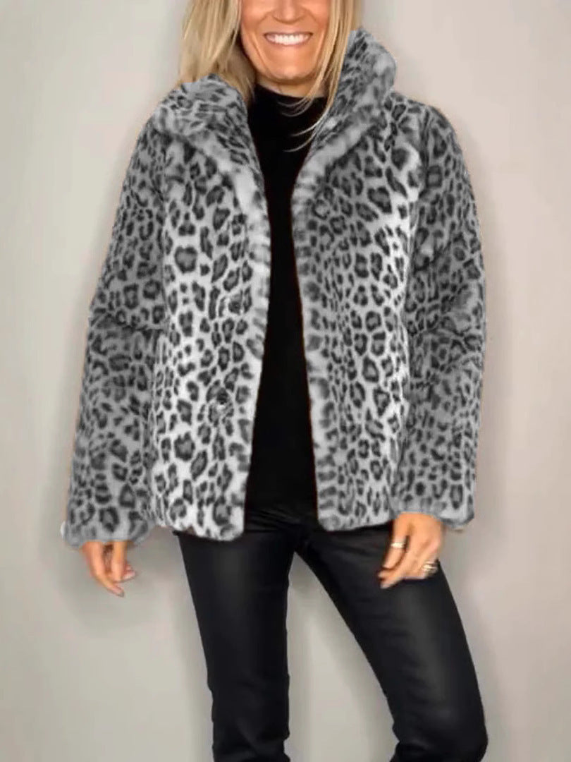 Dam Kappa – Fuskpäls – Oversize Passform – Notchkrage – Leopardmönster