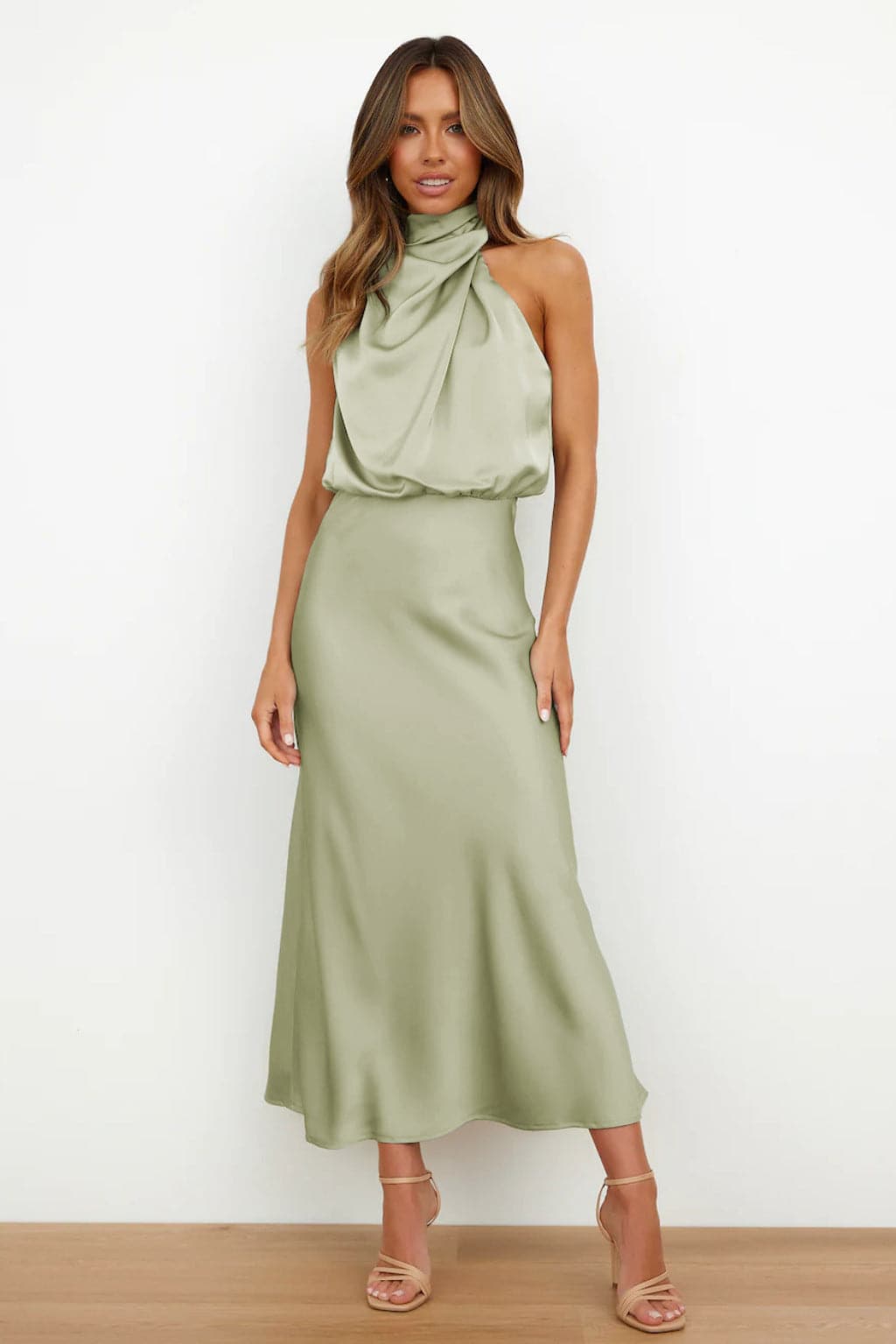 Klänning för dam - Elegant maxiklänning - Halterneck med drapering - Lyxigt satinliknande tyg
