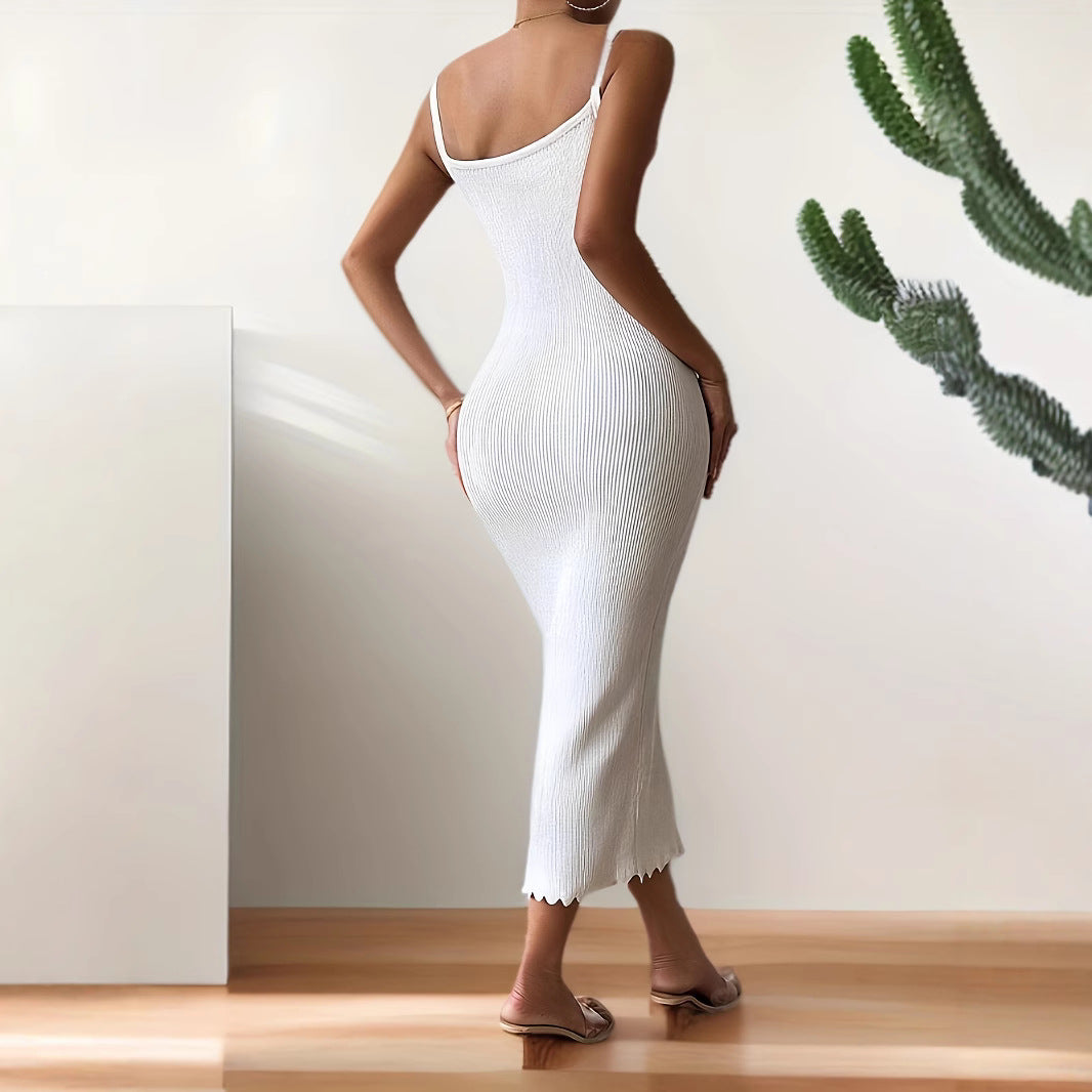 Damklänning bodycon – Ribbad stretch – Spagettiband – Skulpterad hals – Midilängd