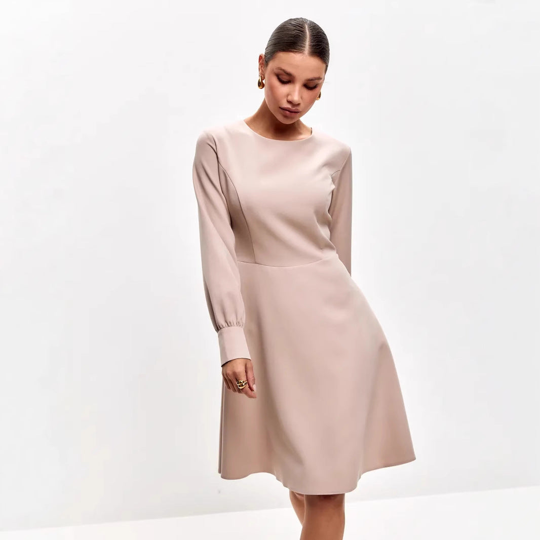 Damklänning – Figurnära Passform – Lång Ärmar – Midjeband – Elegant Siluett
