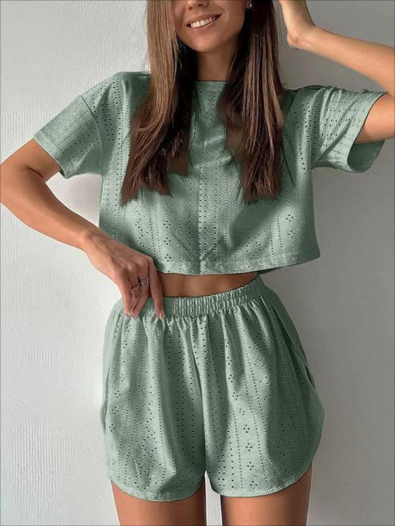 Dam Set med Topp och Shorts – Avslappnad Passform – Luftig Perforerad Design