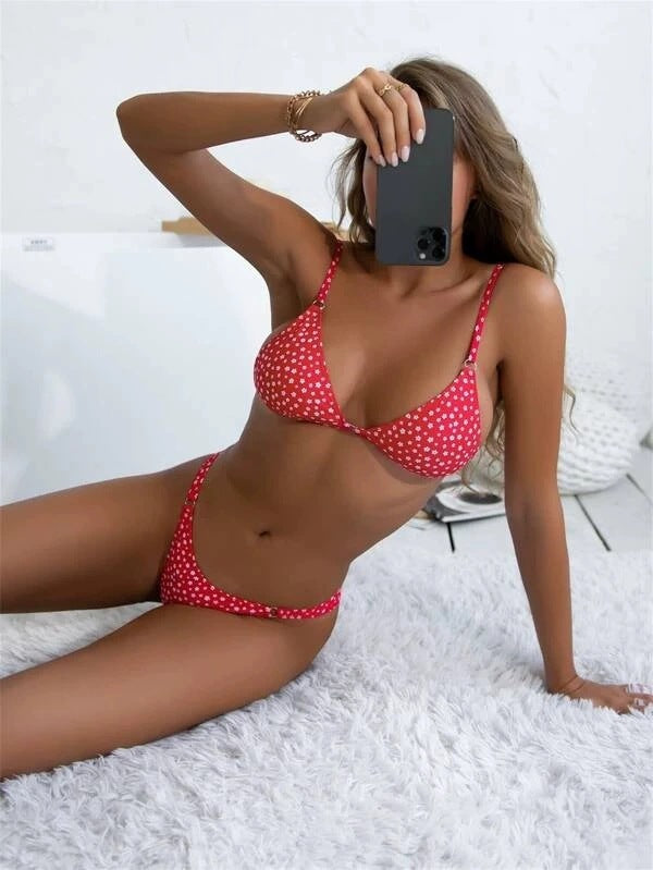 Dam Bikini Set – Triangelmodell – Justerbar Passform – Blommigt Mönster – Metalldetaljer