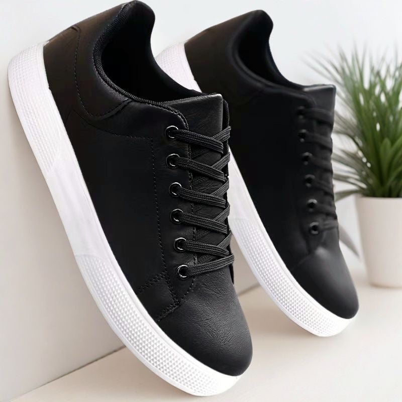 Herrsneakers – Syntetläder – Låg modell – Gummisula – Snörning – Vardagskomfort