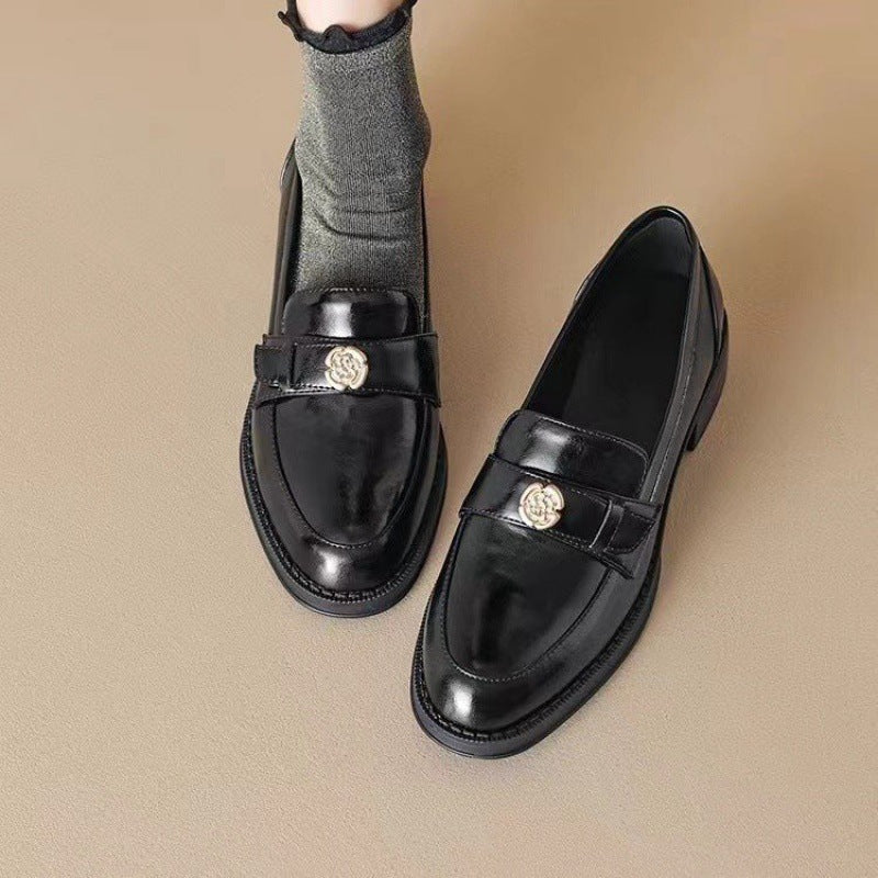 Damloafers – Luksuskänsla – Slip-on – Chunky klack – Pennyrem med gulddetalj