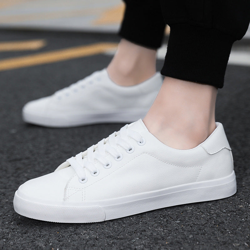 Herrsneakers – Låg modell – Syntetskinn – Snörning – Halkfri gummisula – Bekväm passform