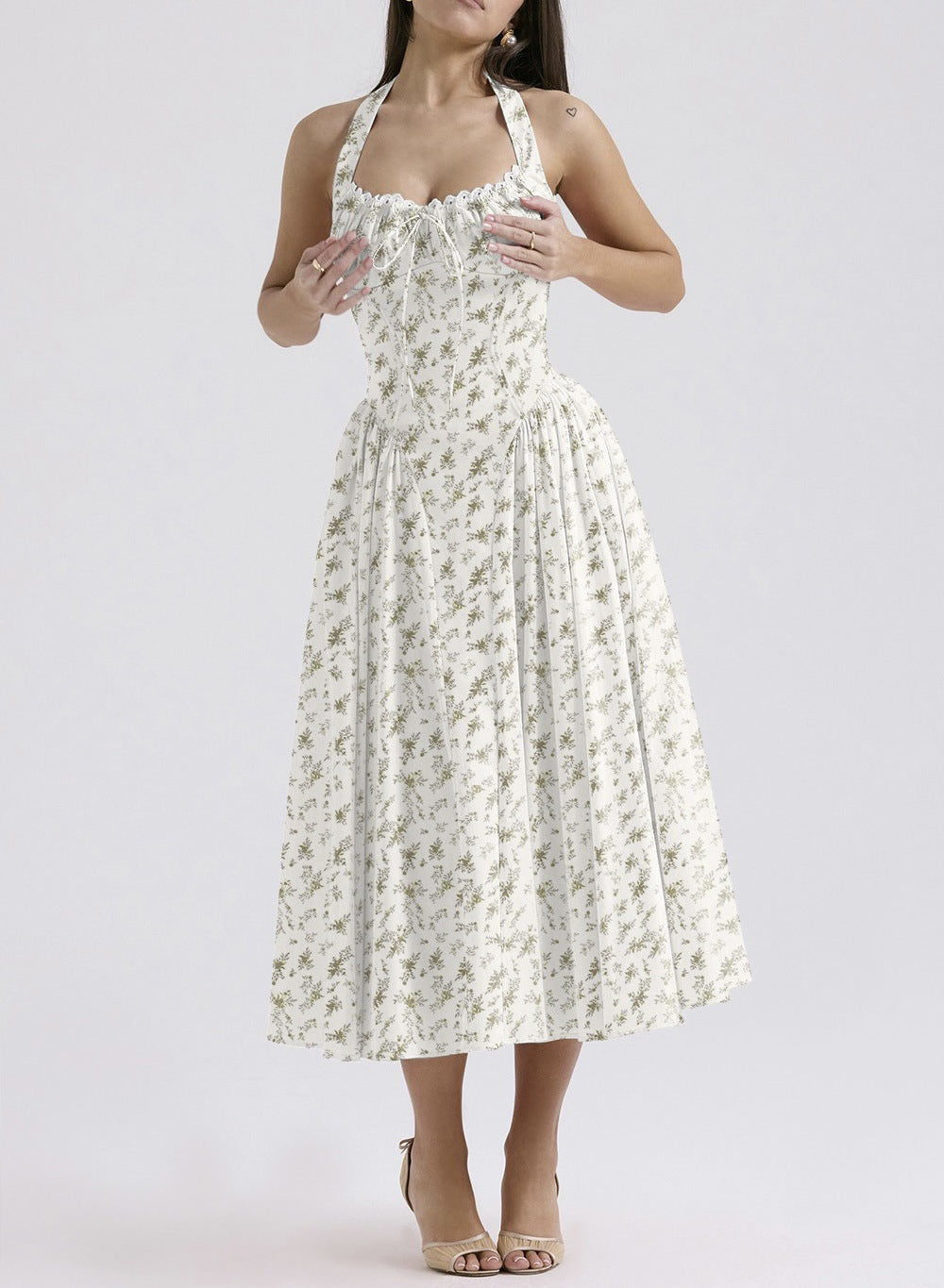 Damklänning – Slim Fit – Halterneck – Rygglös – Rynkad Liv – Midilång Vidd Kjol