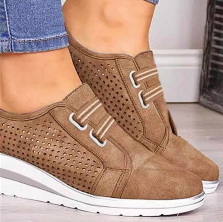 Dam Sneakers med Kilklack – Andningsbar Design – Elastisk Vrist – Rund Tå – Slip-on