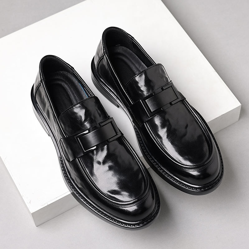 Herrloafers – Glansig Finish – Pointig Tå – Slip-In – Elegant Spänndetalj