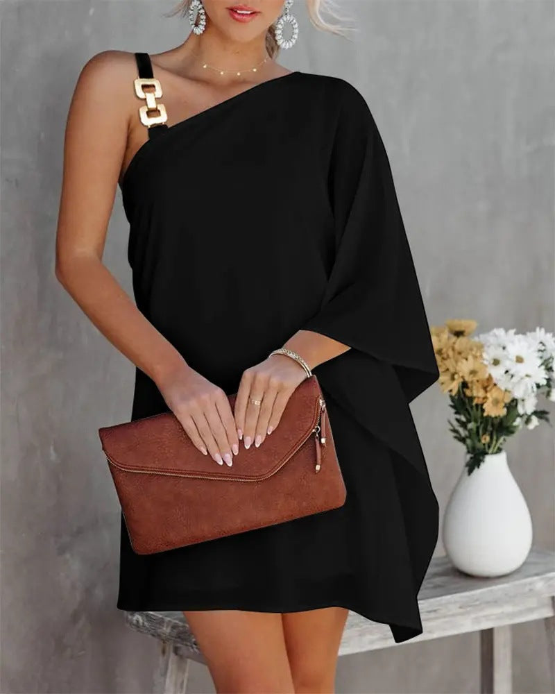 Klänning dam – Off-shoulder – Metallband – Fladderärm – Avslappnad passform – Knälång