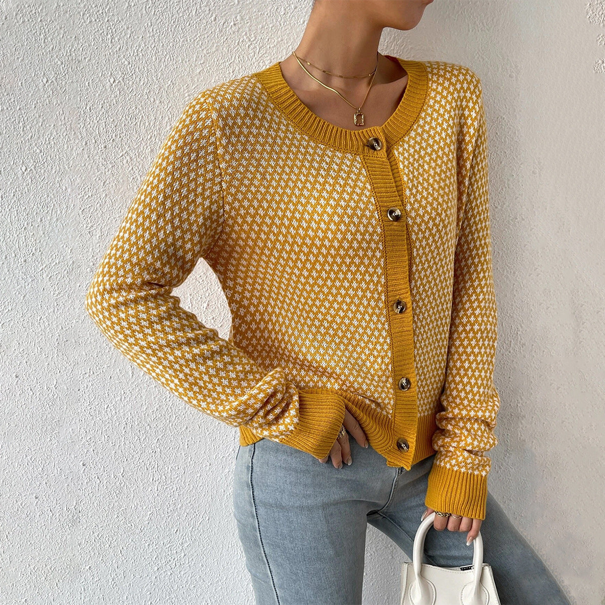 Damkofta – Avslappnad Passform – Mjuk Stickad Struktur – Knäppning – Geometriskt Mönster
