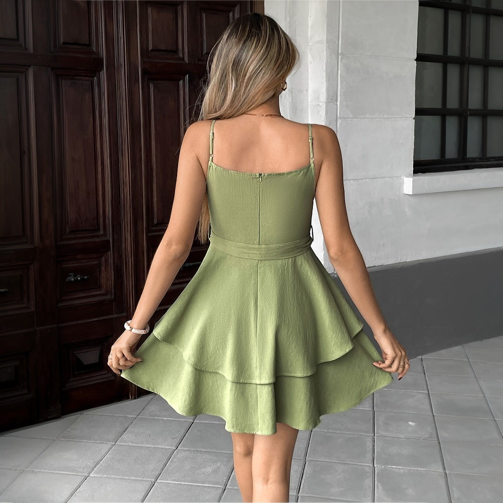 Damklänning – Mini Fit and Flare – V-ringning – Spagettiband – Volangkjol i lager