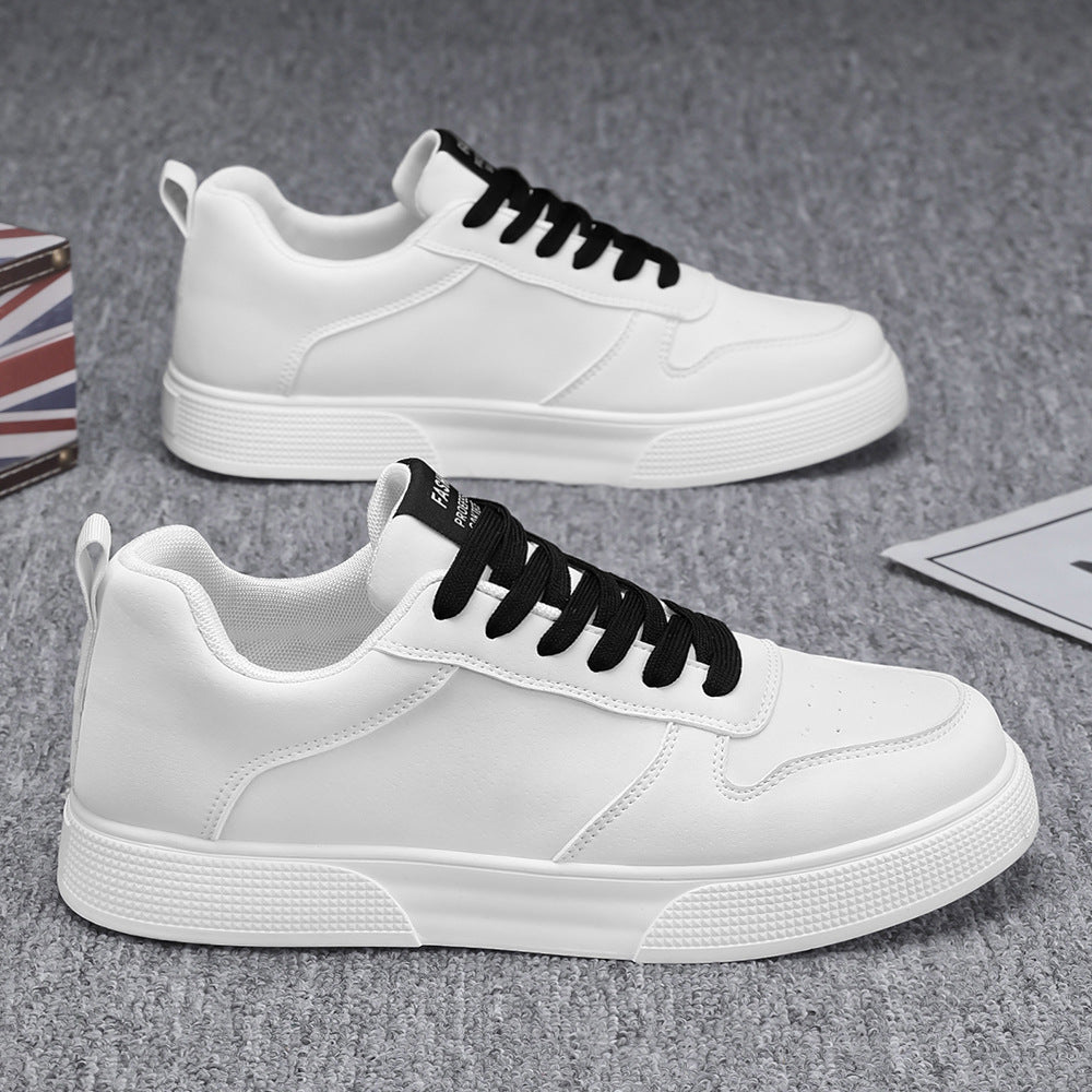 Herrsneakers – Låg modell – Ovandel i mocka – Andas med perforeringar – Gummisula