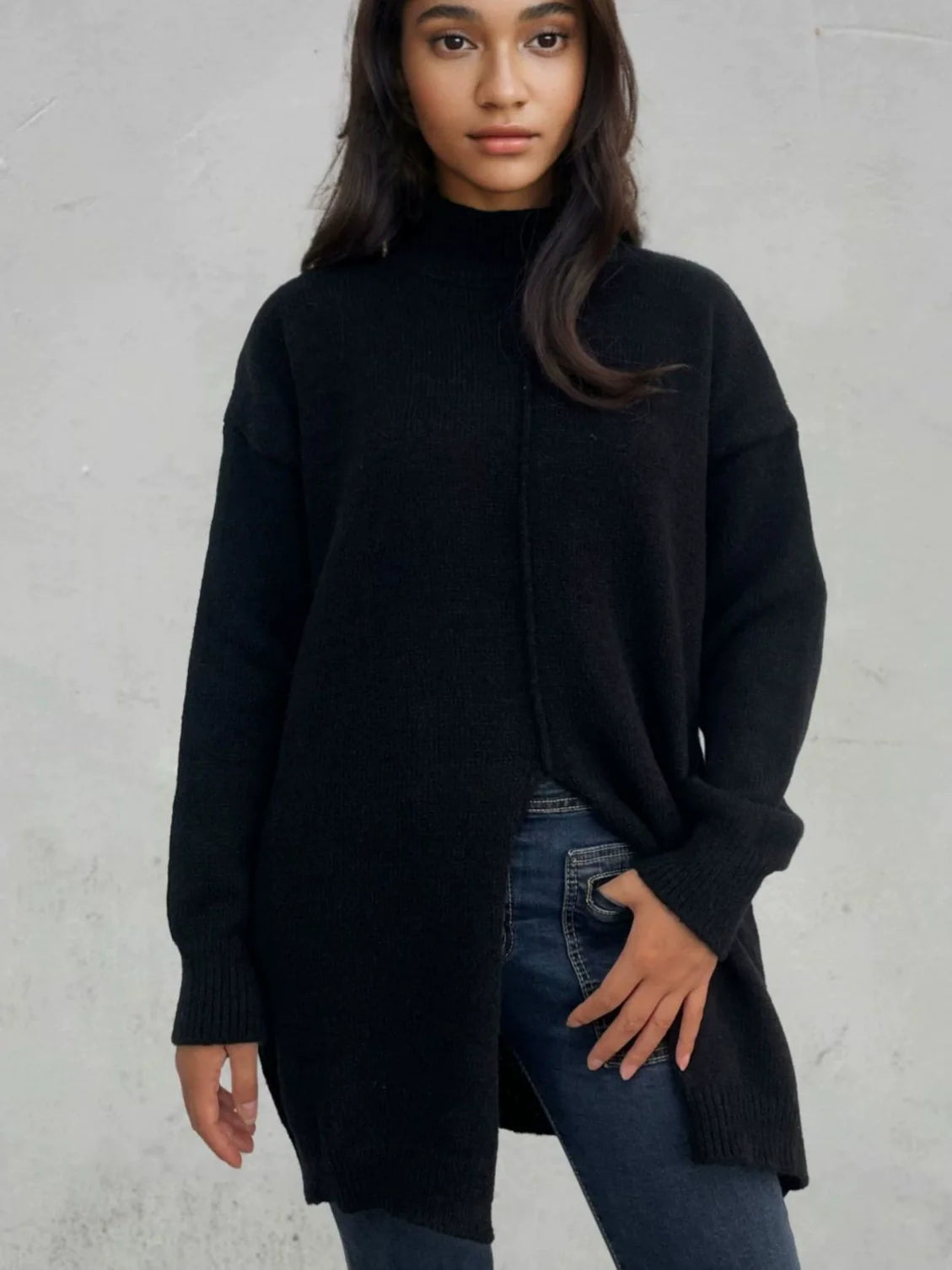 Damtröja – Ullstickad – Oversize-passform – Halv polokrage – Hög slits i fållen