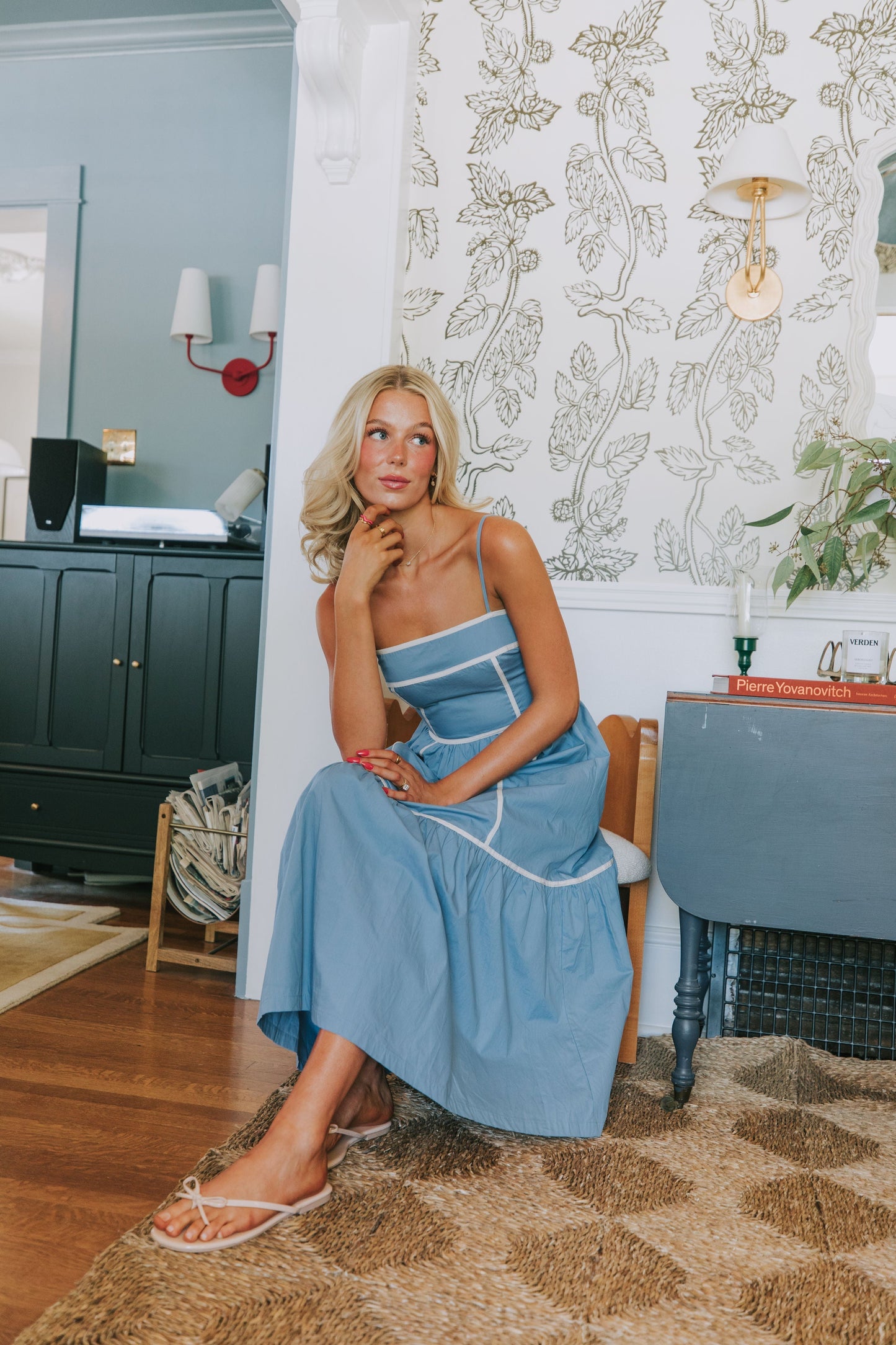 Damklänning – Ärmös med Spagettiband – Fyrkantig Ringning – Midilängd – Volangkjol