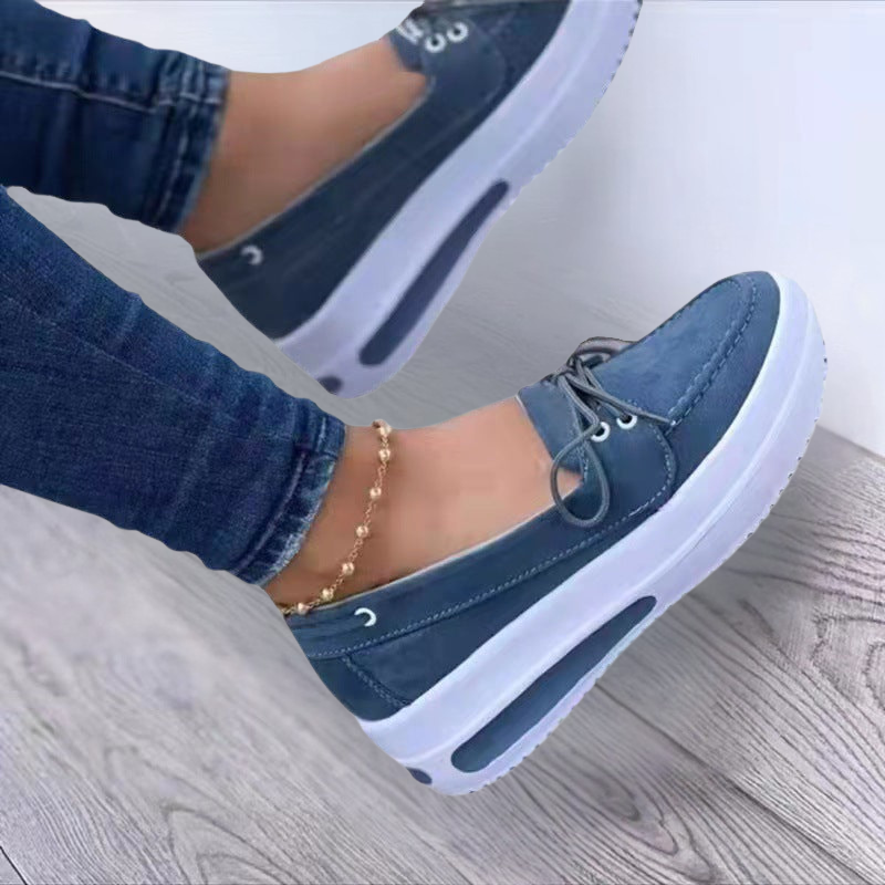 Damklackskor med kilklack – Snörning – Plattformssula – Rund tå – Bekväm passform