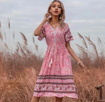 Kvinnors Midiklänning – Boho Stil – V-ringad – Knytning i Midjan – Kort Ärmslös Design
